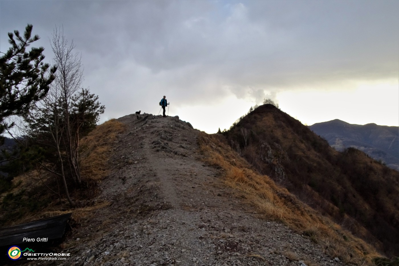 86 Sulla linea tagliafuoco verso il Pizzo di Spino.JPG